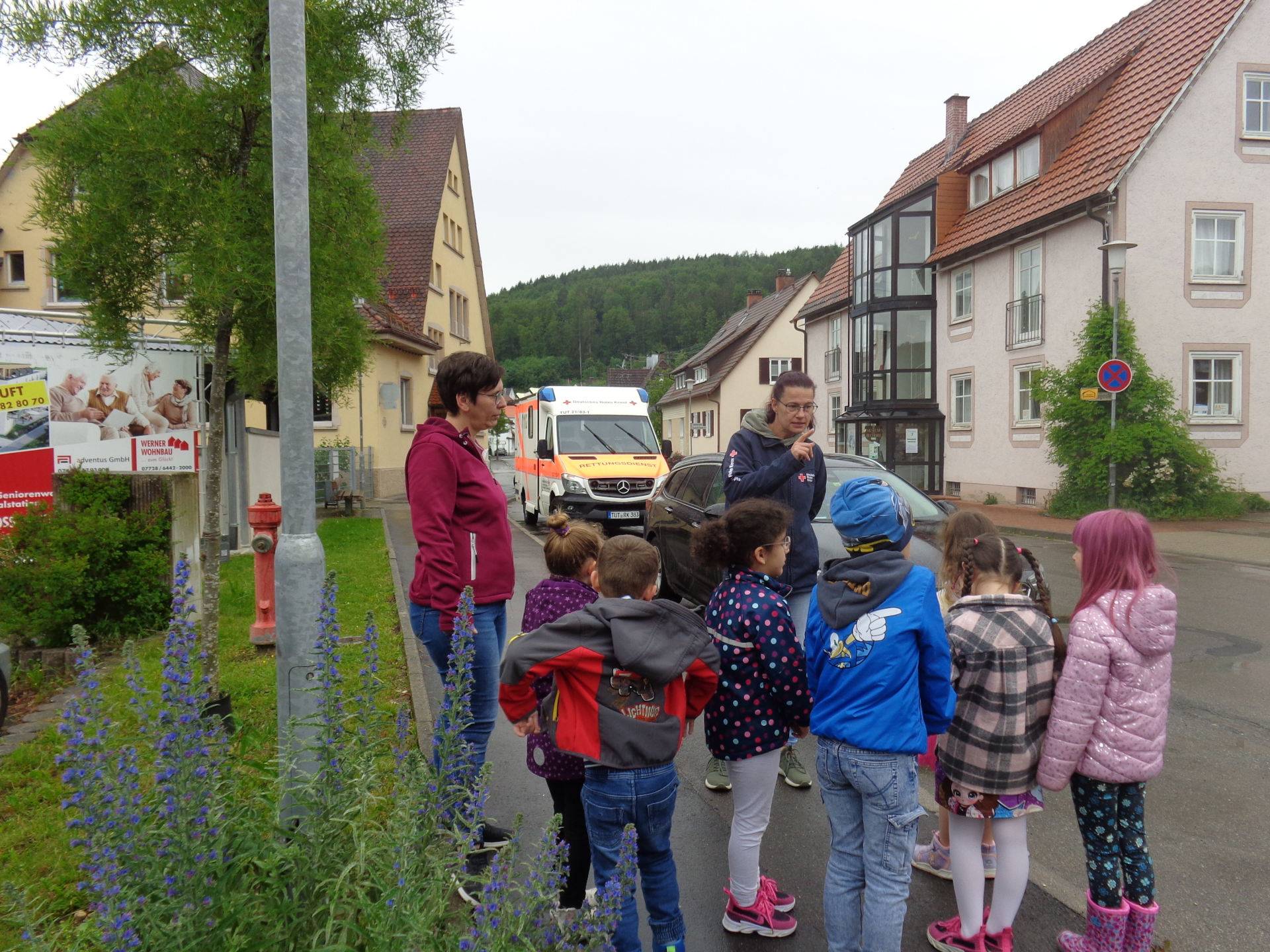 Quelle: Kindergarten St. Josef Immendingen Kindergartenkinder mit Erzieherinnen